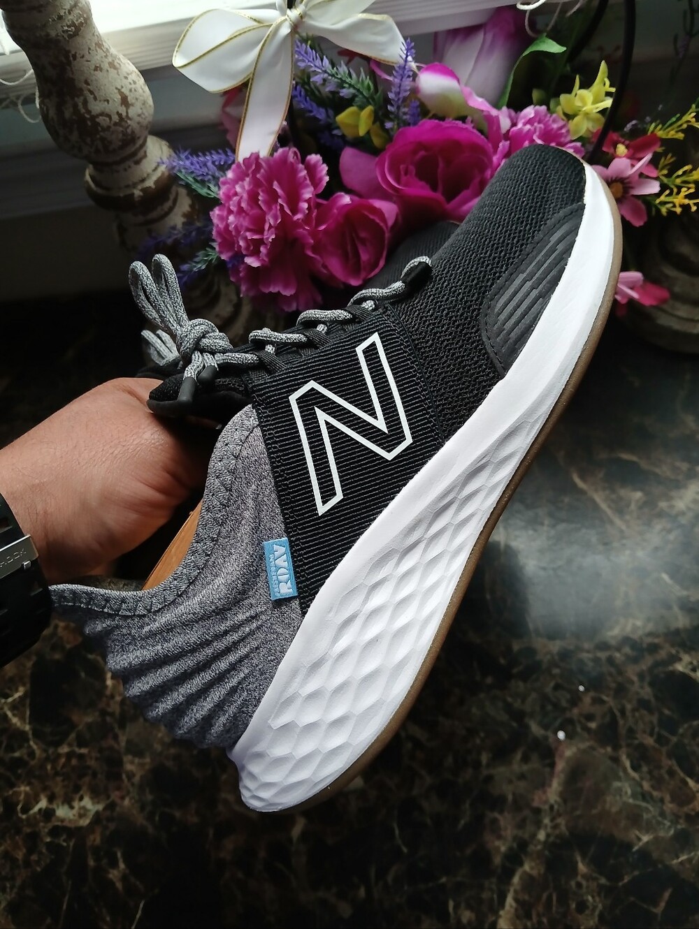 New Balance Fresh Foam Roav Athletic  Shoes 9 Women